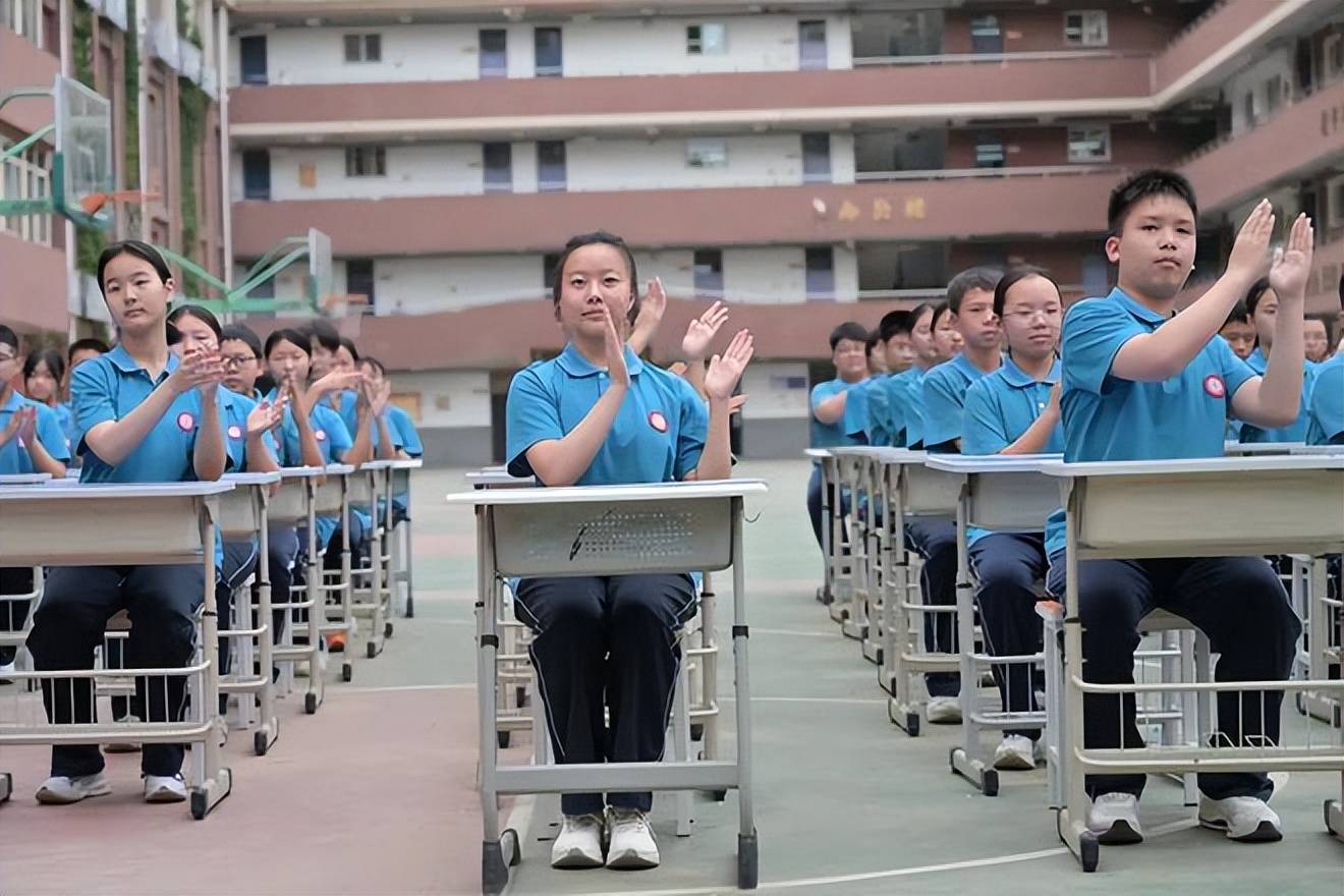 奥运会足球赛：青春与梦想的舞台的简单介绍