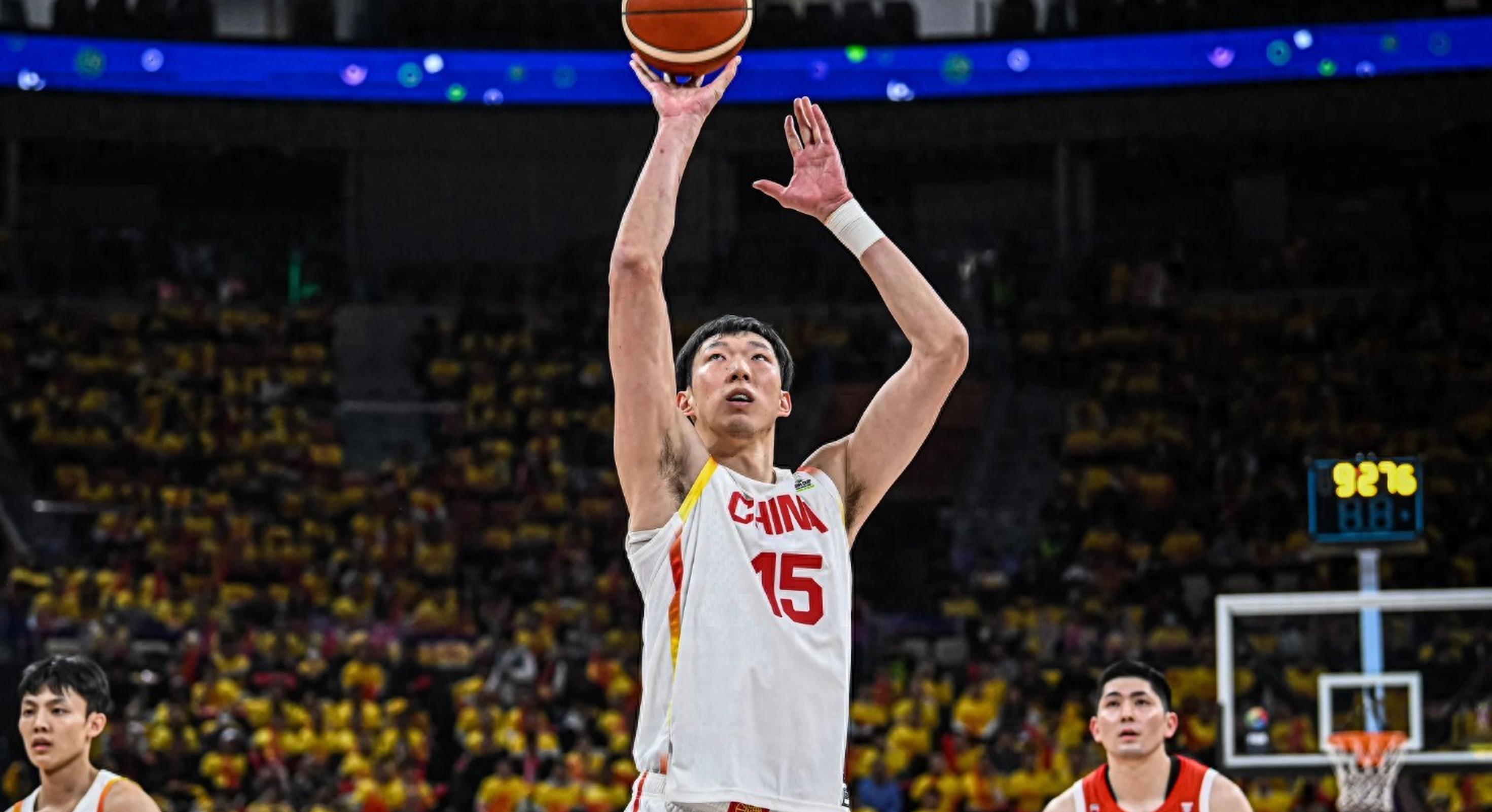 中国男篮奥运资格赛大胜,周琦统治内线 中国男篮奥运资格赛大胜,周琦统治内线