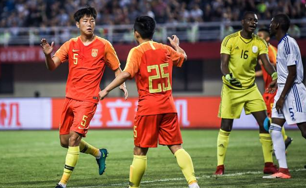 国足中前场搭配解析：技术与速度如何平衡？的简单介绍